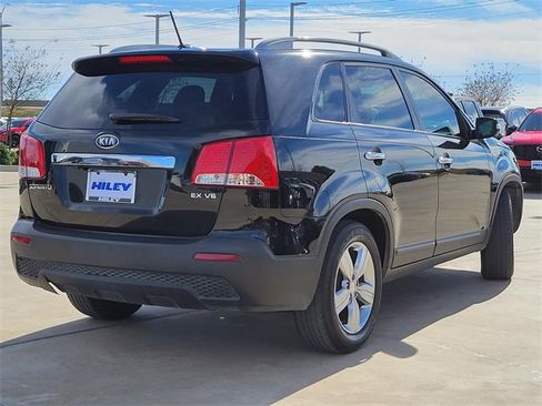 Used 2012 Kia Sorento EX w/ EX V6 Premium Pkg image 4