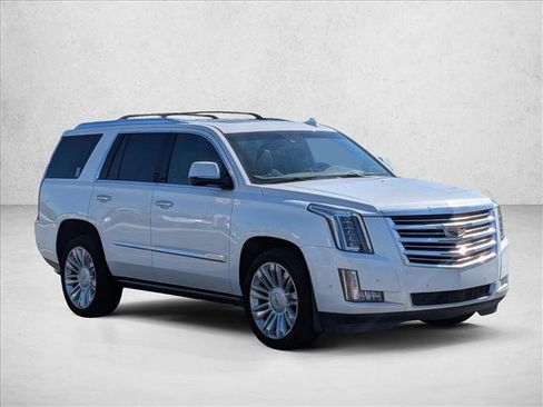 Used 2018 Cadillac Escalade Platinum image 3