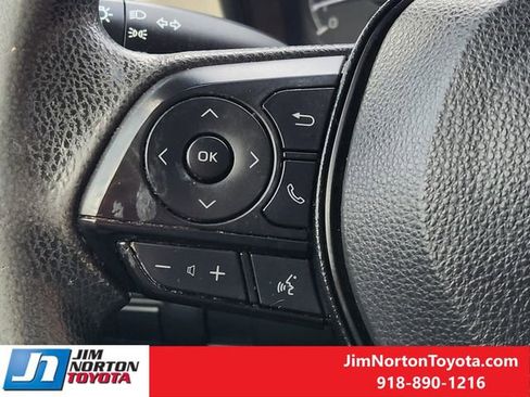 Used 2021 Toyota Corolla LE image 29