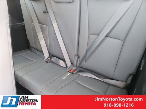 Used 2023 Toyota Highlander XLE FWD image 32