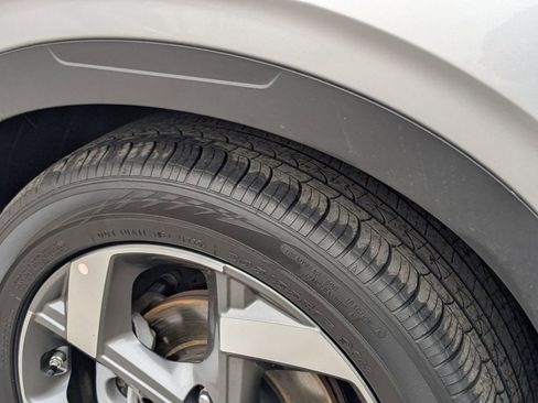 Used 2025 Hyundai Venue SEL FWD image 28