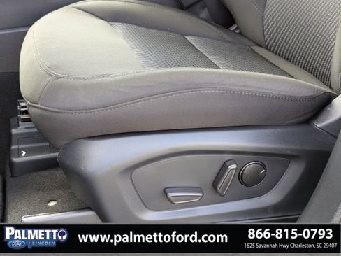 Used 2024 Ford Explorer XLT image 19