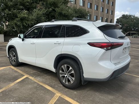 Used 2022 Toyota Highlander XLE FWD image 5