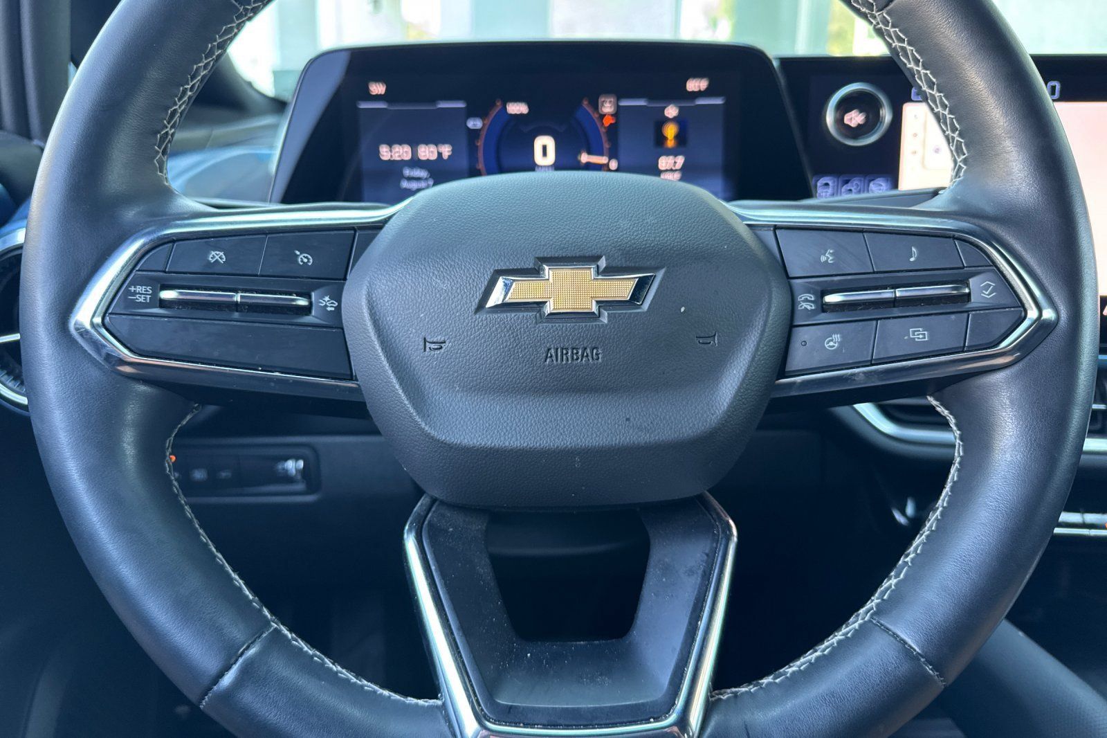 Used 2024 Chevrolet Equinox EV LT w/ LPO, Trailering Package AWD/4WD image 32