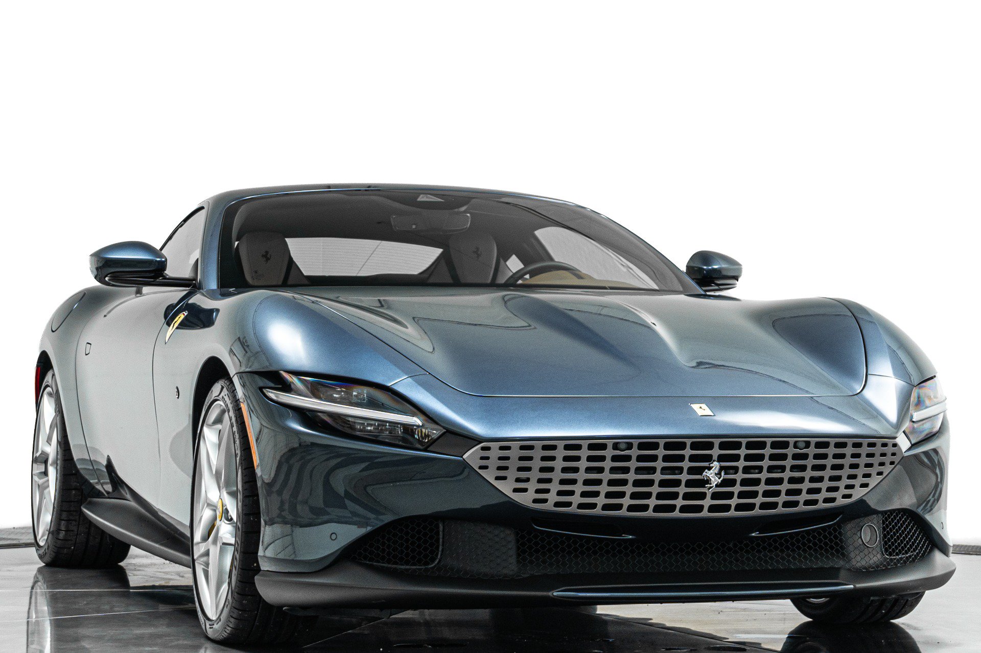 Used 2022 Ferrari Roma RWD image 3