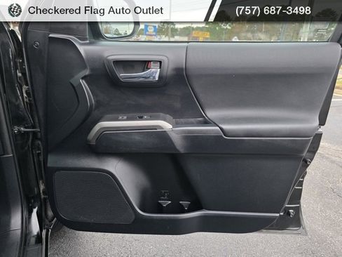 Used 2016 Toyota Tacoma TRD Sport image 41