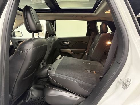 Used 2017 Jeep Cherokee Limited image 21