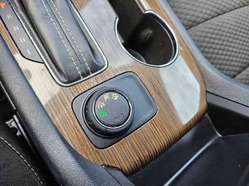 Used 2017 GMC Acadia SLE image 31