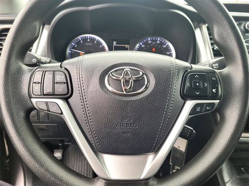 Used 2019 Toyota Highlander LE image 27