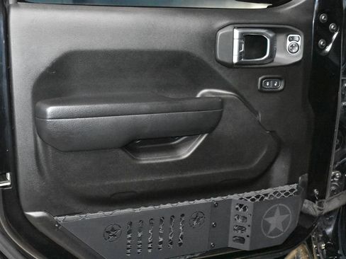 Used 2023 Jeep Gladiator Sport image 4