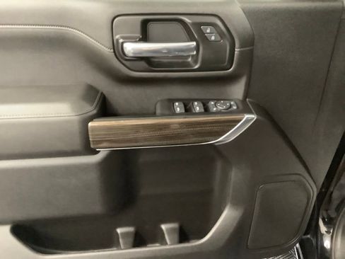 Used 2022 Chevrolet Silverado 2500 LT w/ Midnight Edition AWD/4WD image 9