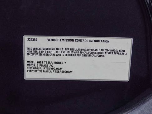 Used 2024 Tesla Model Y Long Range AWD/4WD image 28