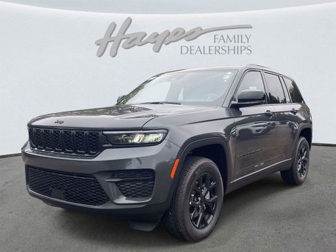 New 2025 Jeep Grand Cherokee Altitude image 16