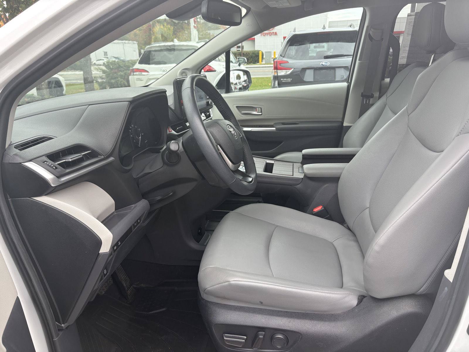 Used 2024 Toyota Sienna XLE w/ XLE Plus Package AWD/4WD image 10