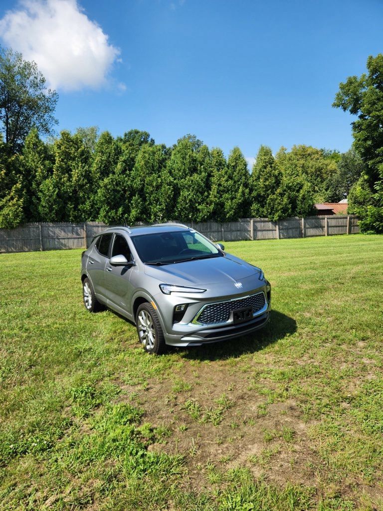 Used 2025 Buick Encore GX Avenir w/ Avenir Technology Package AWD/4WD 360° Tour
