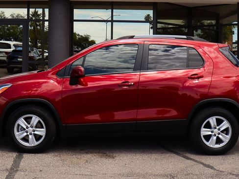 Used 2022 Chevrolet Trax LT w/ LT Convenience Package FWD image 8