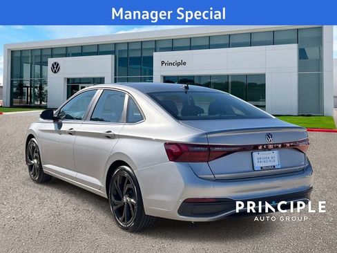 New 2026 Volkswagen Jetta SE FWD image 4