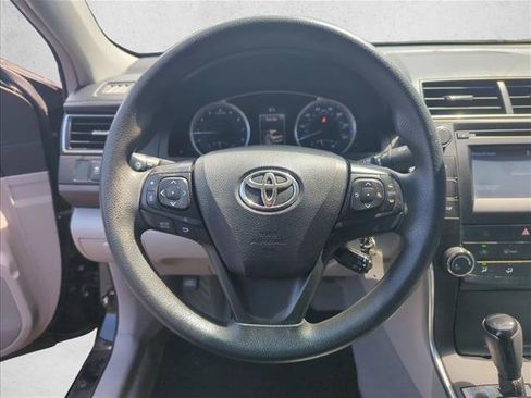 Used 2017 Toyota Camry LE FWD image 11