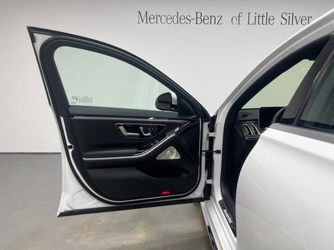 Used 2025 Mercedes-Benz S 580 4MATIC Sedan image 17