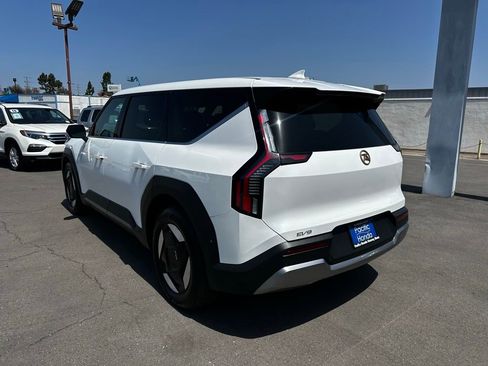 Used 2024 Kia EV9 Light Long Range RWD image 5