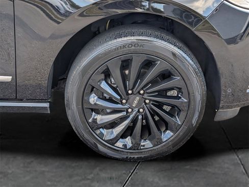 Used 2020 Lincoln Navigator L Reserve w/ Equipment Group 208A Reserve image 11