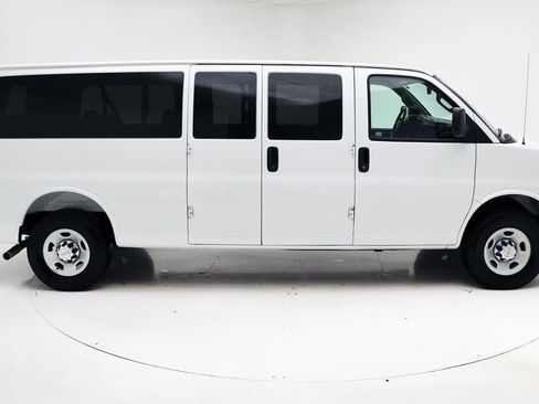 Used 2025 Chevrolet Express 3500 LT w/ LT Preferred Equipment Group image 3