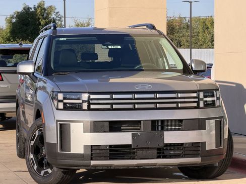 Used 2025 Hyundai Santa Fe SEL image 2