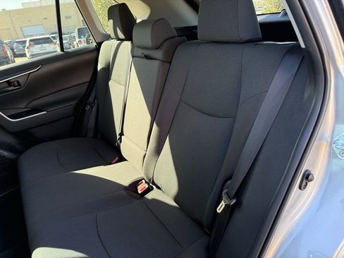 Used 2021 Toyota RAV4 LE image 21
