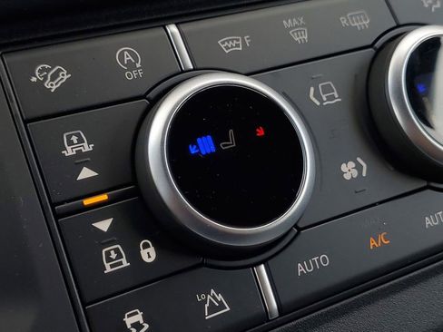 Used 2025 Land Rover Defender 130 X-Dynamic SE image 26