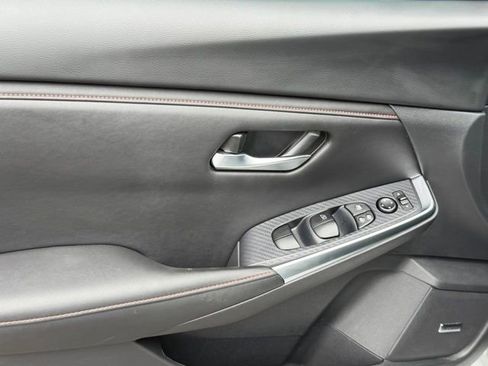 Used 2024 Nissan Sentra SR w/ SR Premium Package image 11