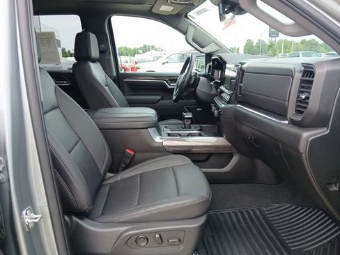 Certified 2025 Chevrolet Silverado 1500 LTZ w/ LTZ Convenience Package II AWD/4WD image 29
