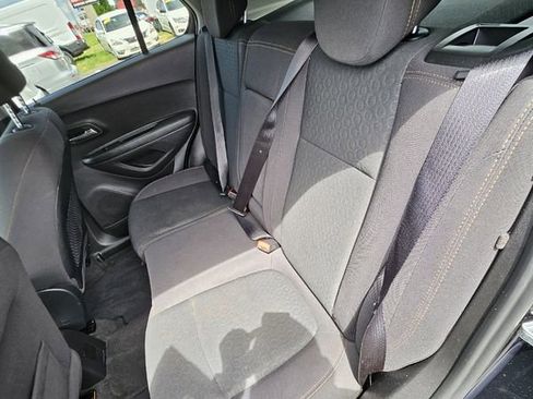Used 2017 Chevrolet Trax LS w/ Fleet Convenience Package FWD image 16