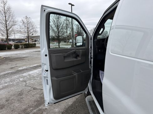 Used 2024 Chevrolet Express 2500 w/ Driver Convenience Package image 10