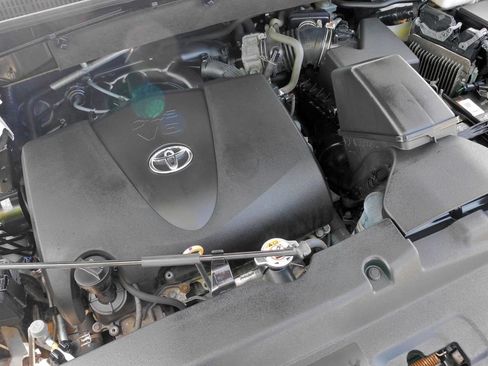 Used 2018 Toyota Highlander SE w/ Carpet Mat Package (TMS) AWD/4WD image 32