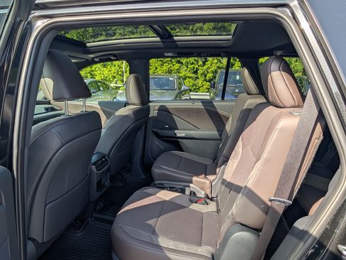 New 2026 Lexus TX 550h AWD Plug-In Hybrid image 12
