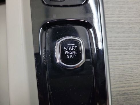 Certified 2023 Volvo XC60 B5 Ultimate w/ Climate Package image 32