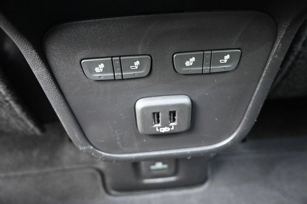 Used 2024 Chevrolet Equinox Premier AWD/4WD image 16