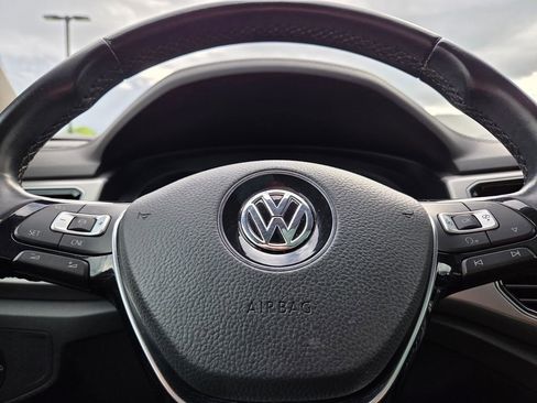 Used 2018 Volkswagen Atlas SEL w/ R-Line Package FWD image 33