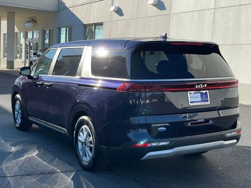 Used 2023 Kia Carnival LX image 4