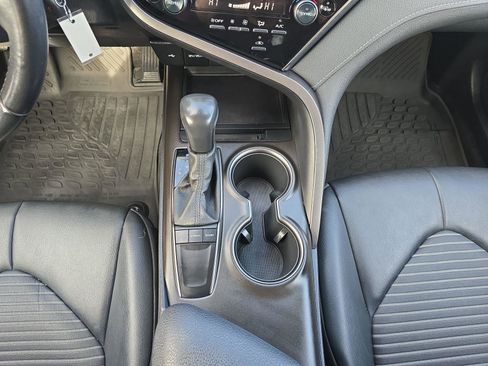 Used 2022 Toyota Camry SE image 18