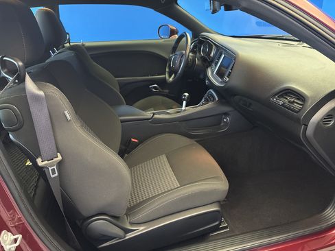 Used 2019 Dodge Challenger R/T Scat Pack w/ Driver Convenience Group RWD image 23