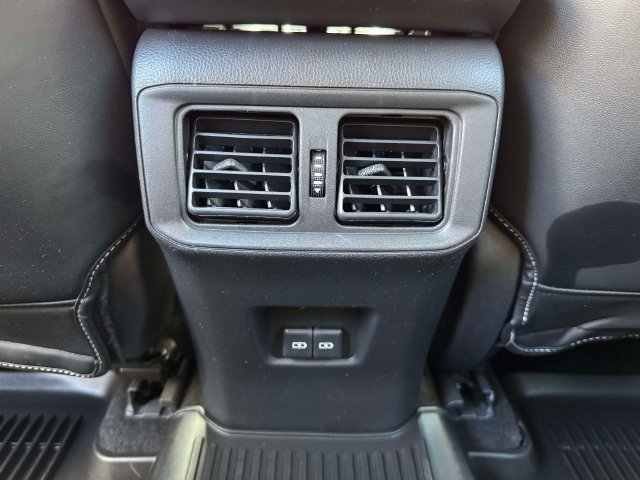 Used 2022 Toyota RAV4 XLE AWD/4WD image 17
