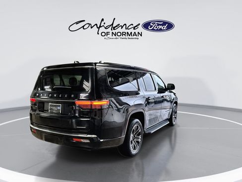 Used 2024 Jeep Wagoneer L Series II w/ Flexible Seating Group image 8