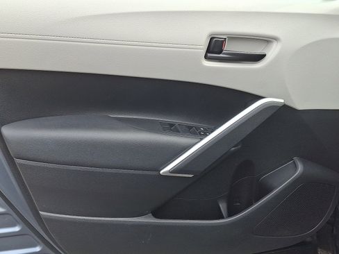 Certified 2023 Toyota Corolla Cross LE image 13