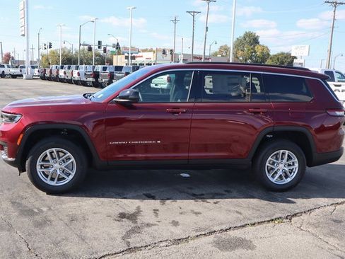 New 2025 Jeep Grand Cherokee L Laredo image 22