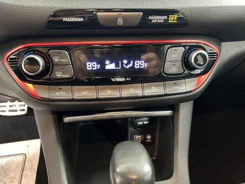 Used 2018 Hyundai Elantra GT Sport FWD image 16