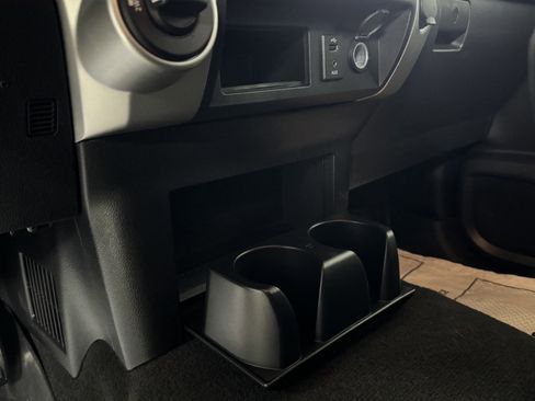 Used 2017 Nissan Titan SV image 37