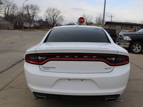Used 2016 Dodge Charger SXT image 4
