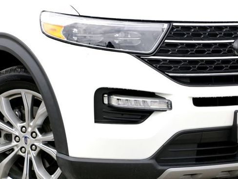 Used 2024 Ford Explorer XLT w/ Equipment Group 202A image 3