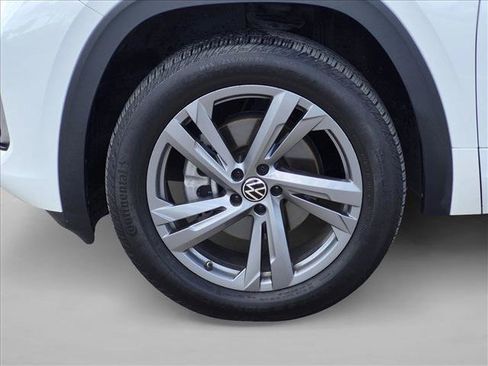 Used 2024 Volkswagen Atlas Cross Sport SEL R-Line AWD/4WD image 25
